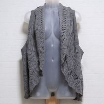 グレー模様編みベスト