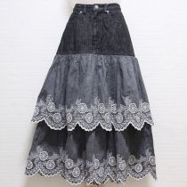 黒エンブロイダリーレース×デニムスカート