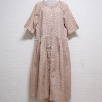 ベージュエンブロイダリーワンピース