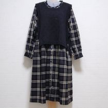 紺チェックワンピース&ニットベスト