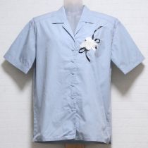 ブルーグレーロゴリボンくちなし刺繍ブラウス