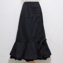 黒ローンフリル使いレイヤー風スカート