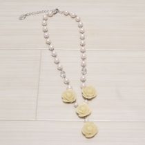 薔薇モチーフパールネックレス