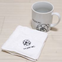 白カメリアマグカップ&ハンカチセット