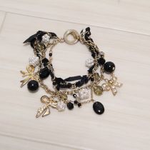黒系チャーム使い3連ブレスレット