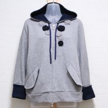 グレー花モチーフスウェットパーカー