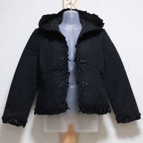 黒フリル使いフード付きキルティングジャケット
