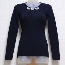 紺モチーフ付きリブニットセーター