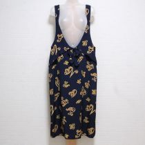 紺アクセサリープリントポリジャンパースカート