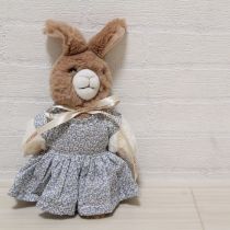 ベージュ×ブルートラベルバニーコサージュ