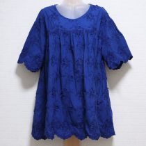 ブルー立体花柄刺繍チュニックブラウス