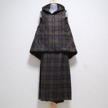 カーキ系チェック綿入りベスト&スカート
