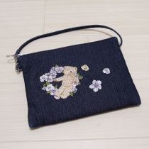紺くま刺繍デニムポーチ
