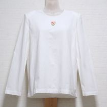 オフ白ロゴ刺繍コットンブラウス