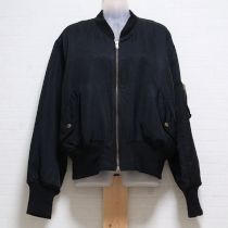 黒ロゴプリントブルゾン
