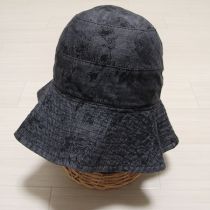 黒系ドローイングフラワー帽子