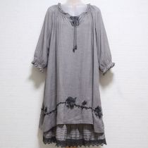 グレー系花モチーフレイヤーチュニックワンピース