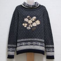 グレー薔薇編込みセーター