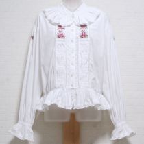 白ロゴ刺繍挟みレースペプラムブラウス