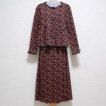 黒苺プリントカットソーカーディガン&スカート