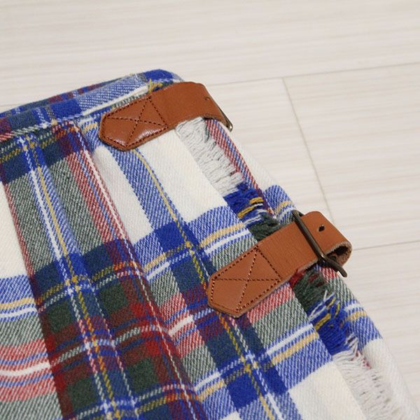 ブルー系テリア刺繍ジャケット&チェックキルトスカート
