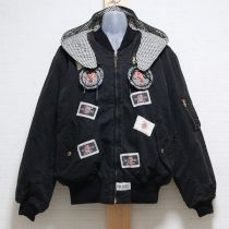 黒花瓶ワッペンブルゾン