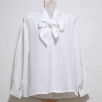白ピコフリル使いブラウスネックリボン付き