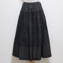 黒タックデニムスカート