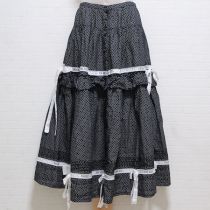 黒ドットロゴリボンローンスカート