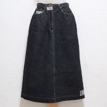 紺ワッペン付きデニムスカート