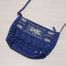 青レネアラローズ刺繍ポシェッ ト