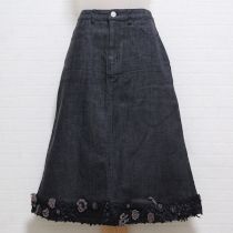 黒モチーフ付きデニムスカート【M】