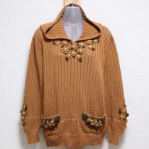 ベージュ花モチーフフード付きセーター