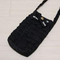黒ピコフリルロゴリボンスマホポシェット