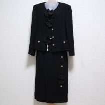 黒グログランリボン付きスーツ