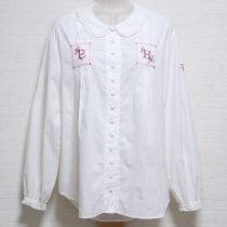 白ロゴ刺繍ブラウス