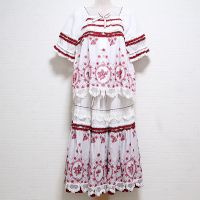 白×赤ローズ刺繍ブラウス&スカート