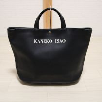 黒ロゴ入りレザートートバッグ