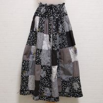 黒系勿忘草パッチワークスカート