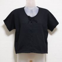 黒ロゴ入りニットカーディガン