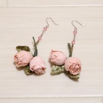 ピンク薔薇モチーフピアス