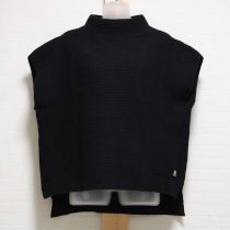 黒ドロップショルダーニットベスト