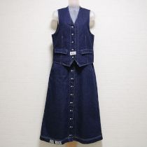 紺ロゴ入りデニムベスト&スカート