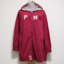 ルビーレッド小花柄ロゴパッチパーカー