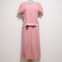 ピンク配色ロゴニット&スカート