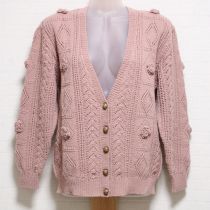 ピンクモチーフ付き模様編みカーディガン