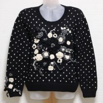 黒×白花モチーフ付きニットセーター