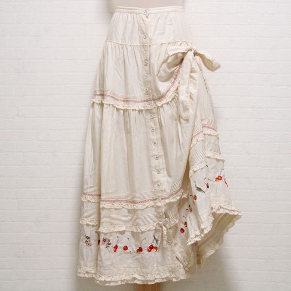 生成薔薇とさくらんぼ刺繍ローンスカート