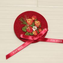 赤苺刺繍ミニワッペンブローチ