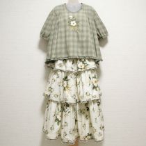 薄荷×生成椿刺繍ブラウス&プリント段々スカート